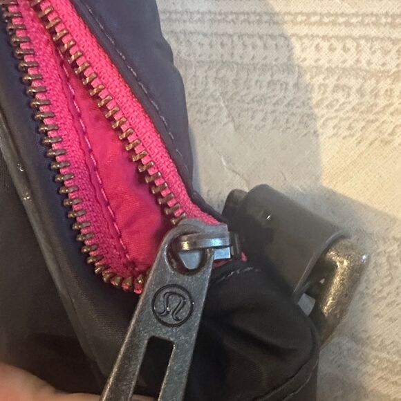 Lululemon Navy Blue with Hot Pink Trim Gym/Bowling Bag - Picture 7 of 7